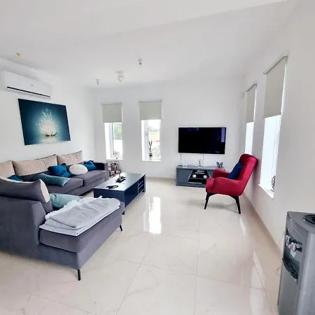 Luxury Utopia 2 *
