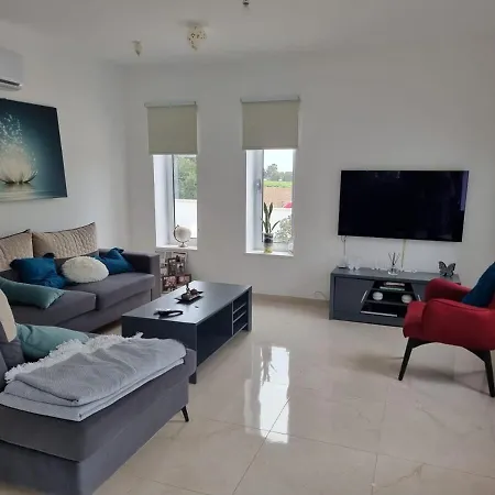 Luxury Utopia 2 *