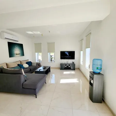 Luxury Utopia 2 *